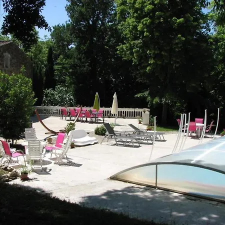 Domaine Saint-joly Holiday home Lasbordes